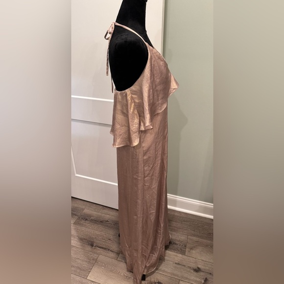 Nouvelle AMSALE Crushed Satin Popover Halter Gown gold elegant maxi - Picture 6 of 11